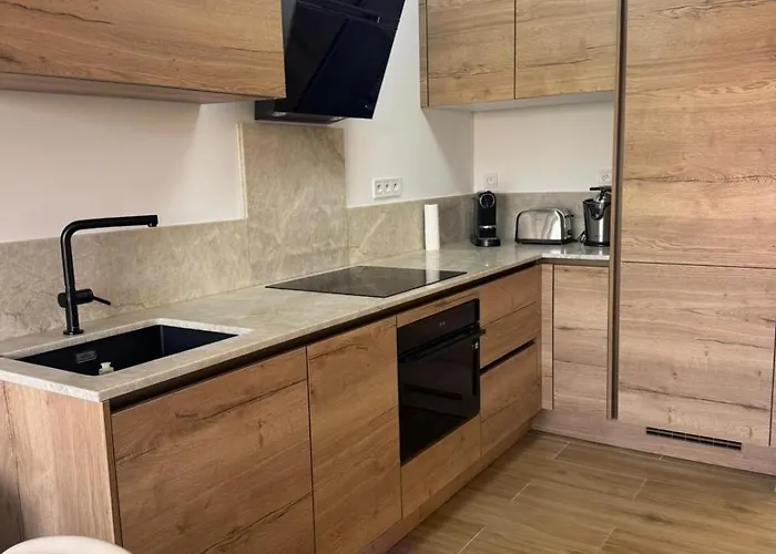 Tropez Centre Апартаменти *